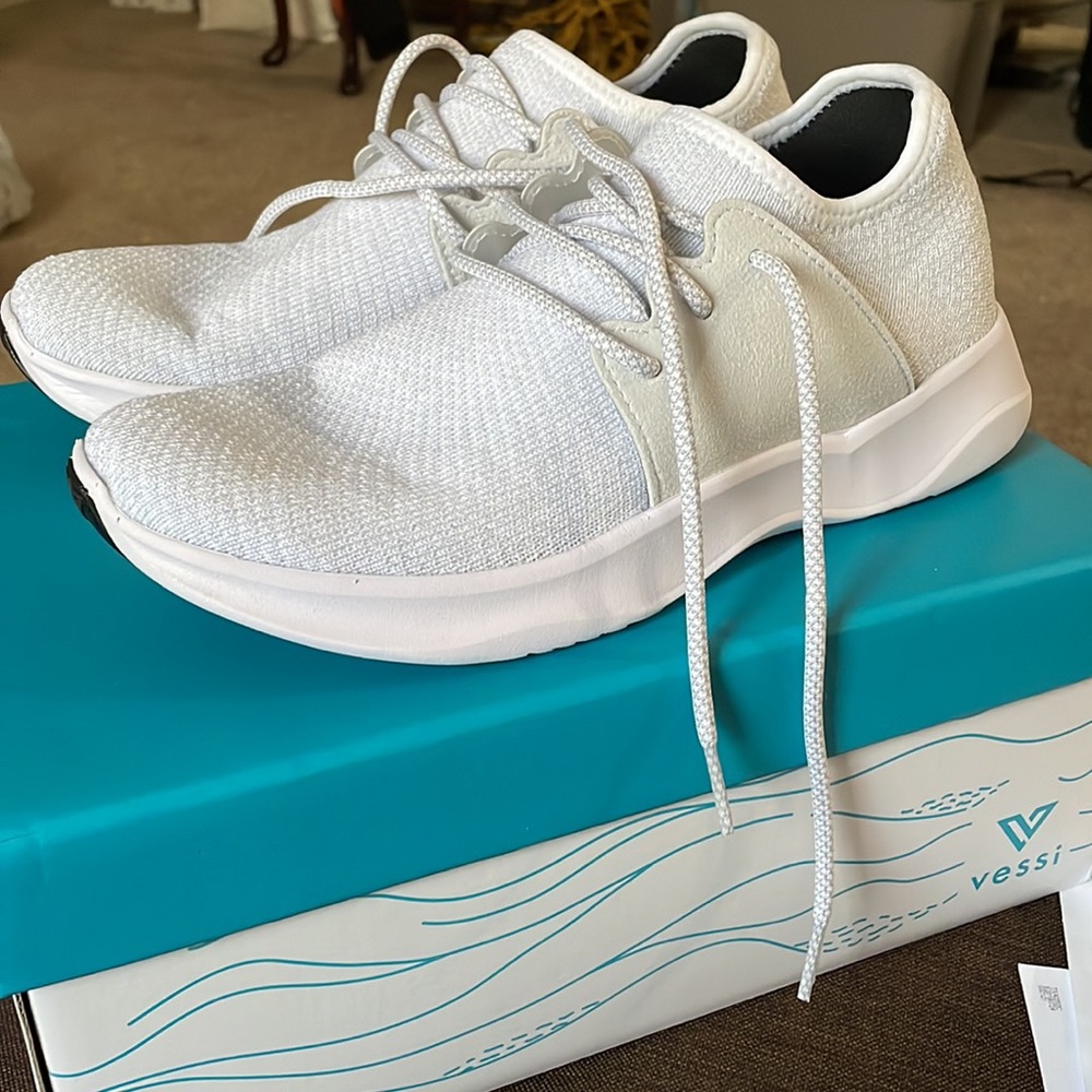 ⭐️ popular Vessi “Everyday” shoes, excellent condition with box!